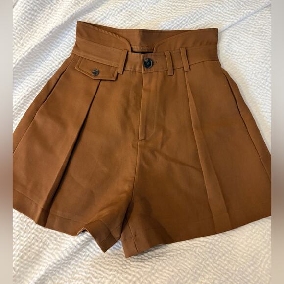 époque de rueen Pants - Women's High Waist Pleated Brown Dress Shorts Size M